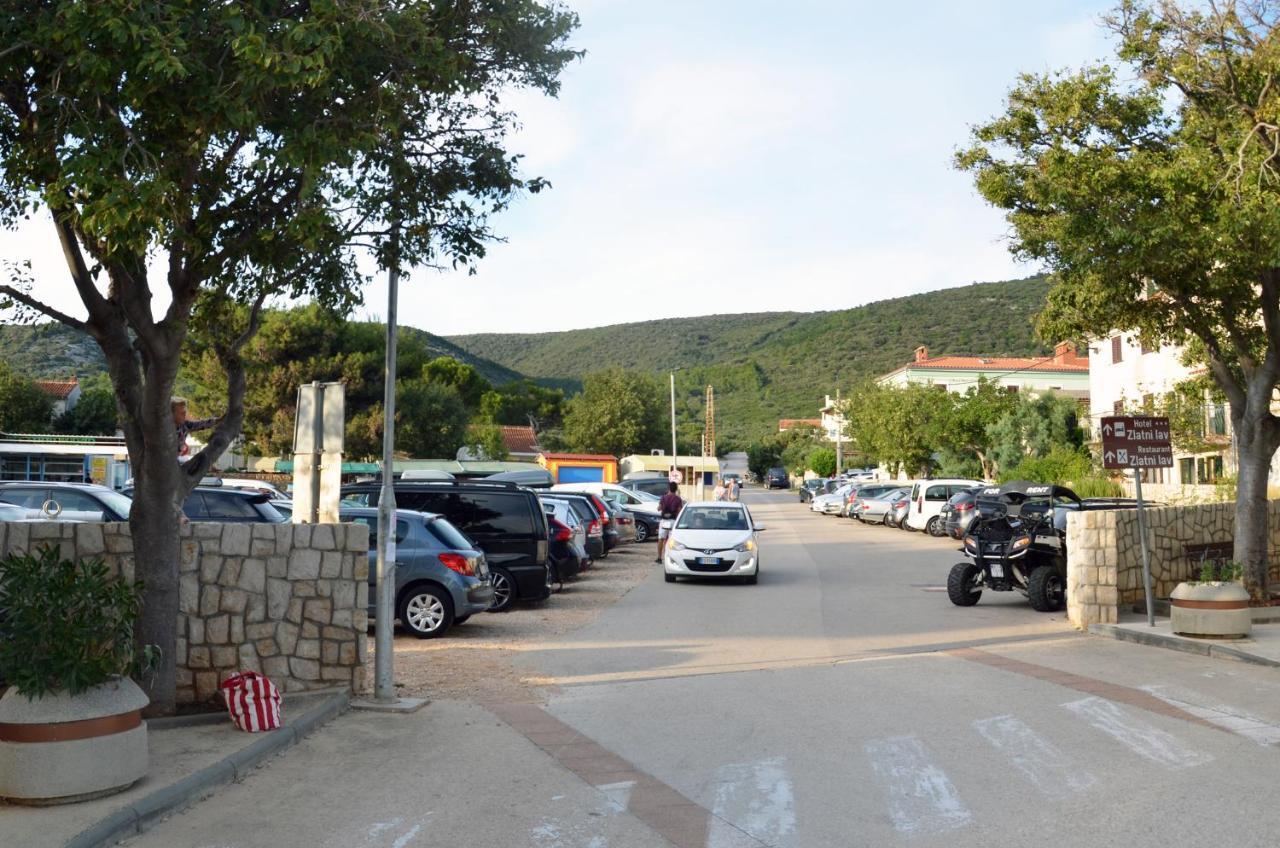 Apartments Martamare Martinšćica Buitenkant foto